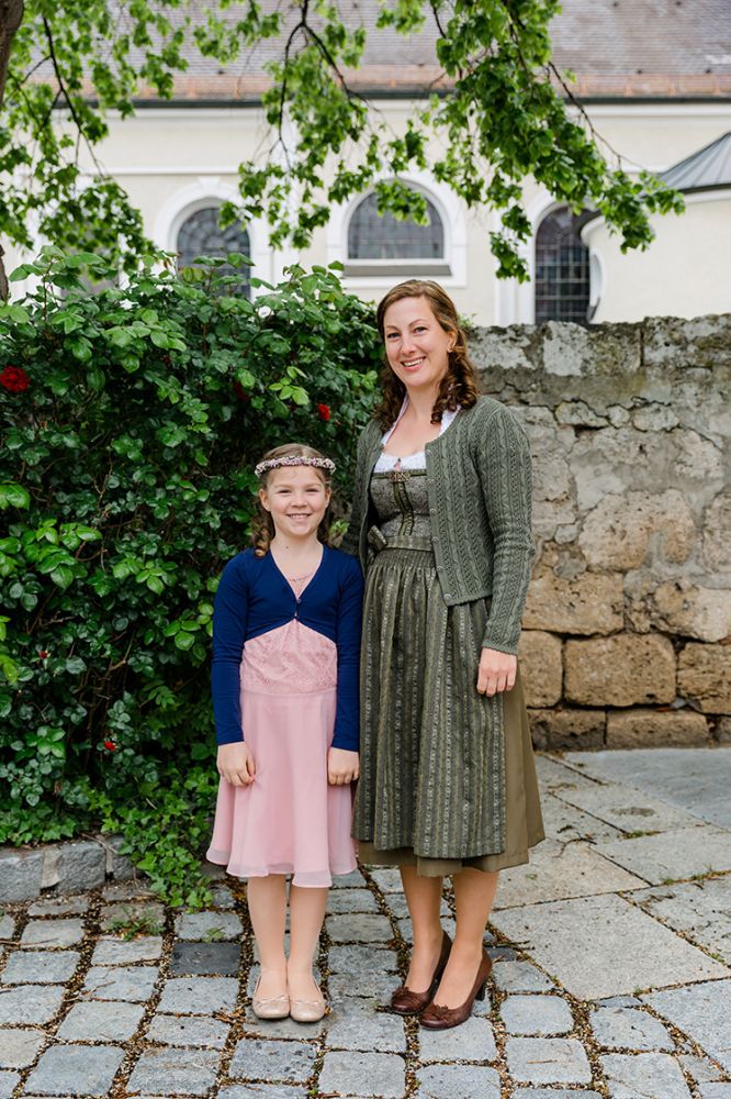 erstkommunion outfit mutter